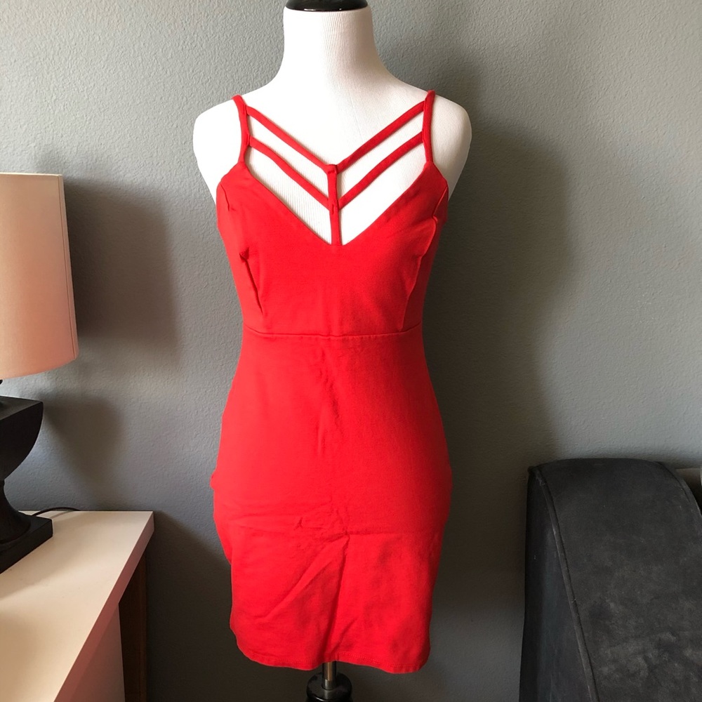⏬EUC F21 Red Cage-Front Bodycon Dress